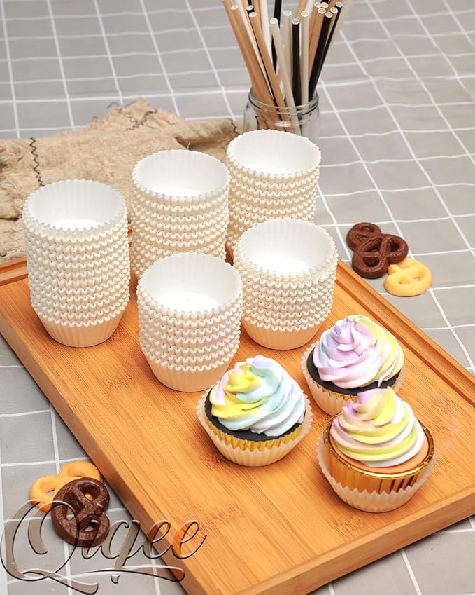 qiqee 600 Count Mini Cupcake Liners White Muffin Liners Food Grade Baking Cups Paper No Smells（Small Size）